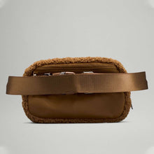 Stay Warm & Stylish This Winter: The Perfect Waist Bag for Outdoor Sports & Running!